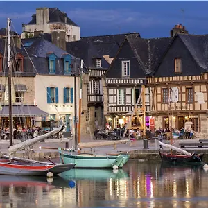 https://tout-nouveau-port-de-st-goustan-tres-beau-t2-avec-terrasse.inbrittany.com
